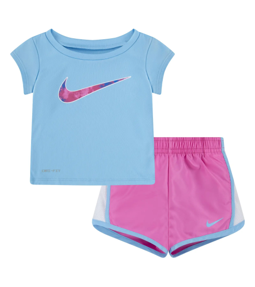Nike tuta con maglietta e pantaloni corti
